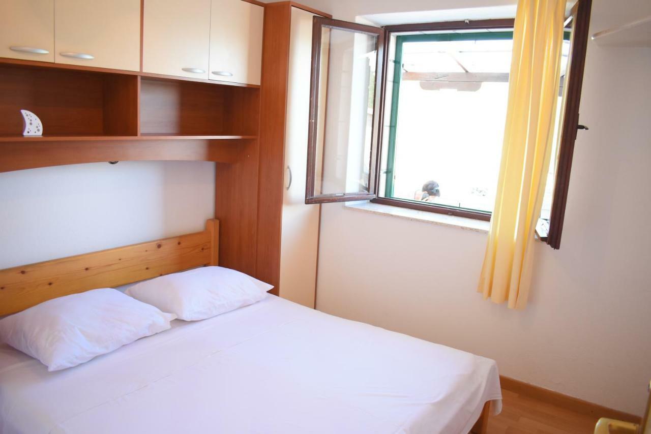 Apartment Martinic Pucisca Kültér fotó