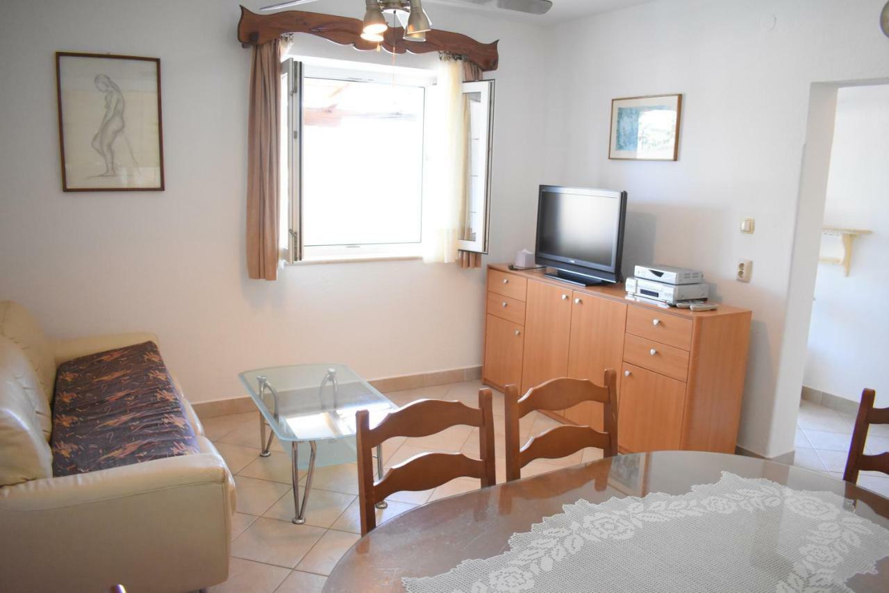 Apartment Martinic Pucisca Kültér fotó
